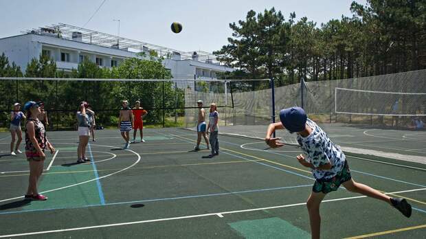 Медведев призвал привести в порядок детские лагеря Медведев призвал привести в порядок детские лагеря