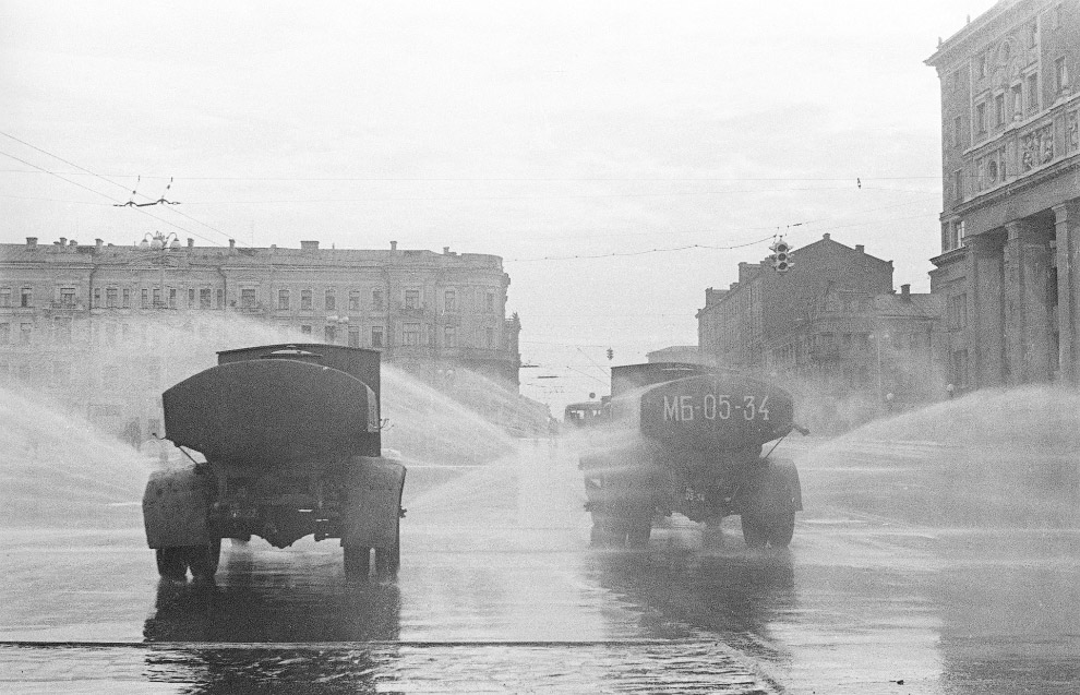Утро, Триумфальная площадь