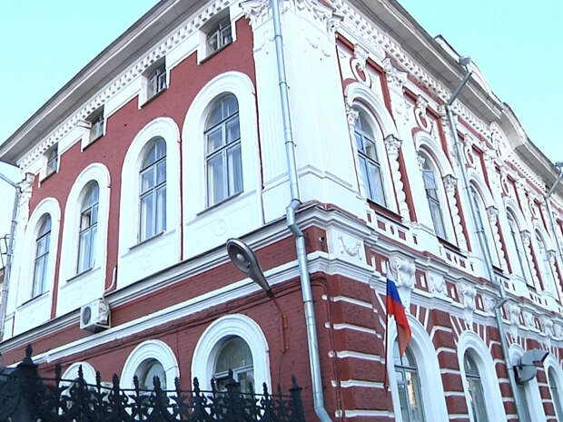 В Ярославле работник кафе присвоил оставленный посетителем дорогой телефон