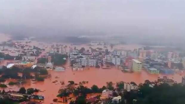 Число жертв наводнений на юге Бразилии достигло 29 человек