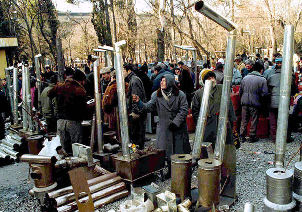 Украина может пойти по пути Грузии начала 1990-х, где власть правительства не простиралась дальше окраин Тбилиси, а квартиры в советских многоэтажках отапливались буржуйками