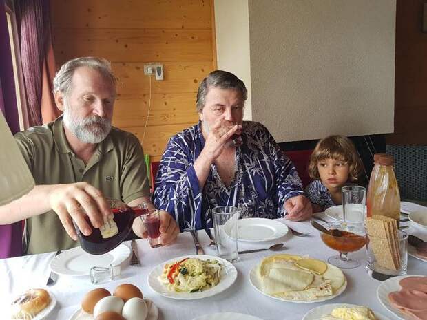 Прадед с правнучкой Эллой Прадед с правнучкой Эллой