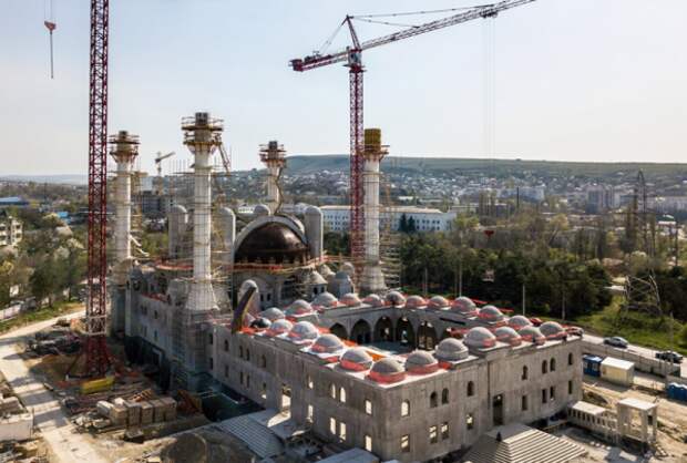 Владимир Путин поручил правительству России и Крыма завершить строительство мечети в Симферополе