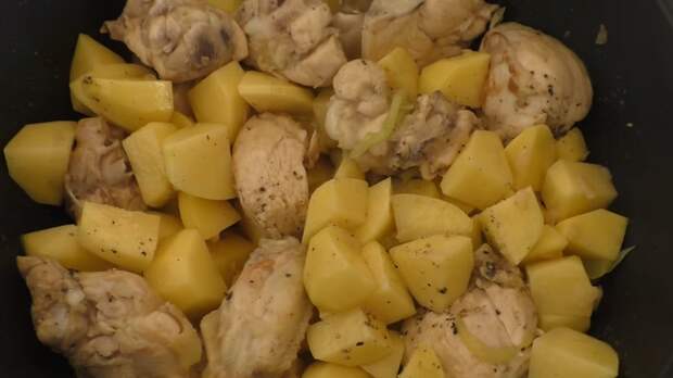 Картошка с мясом и булочками на пару Еда, Вкусно, Другая кухня, Картошка с мясом, Рецепт, Видео, Длиннопост