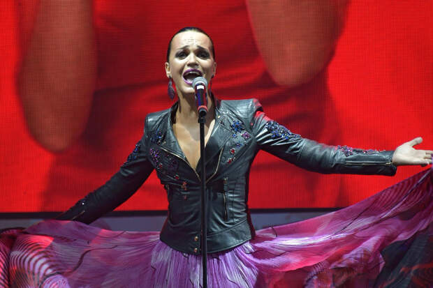 Певицу Славу под утро выгнали из караоке Лепса