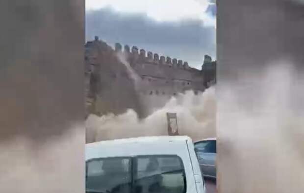 В Испании рухнула башня XV века