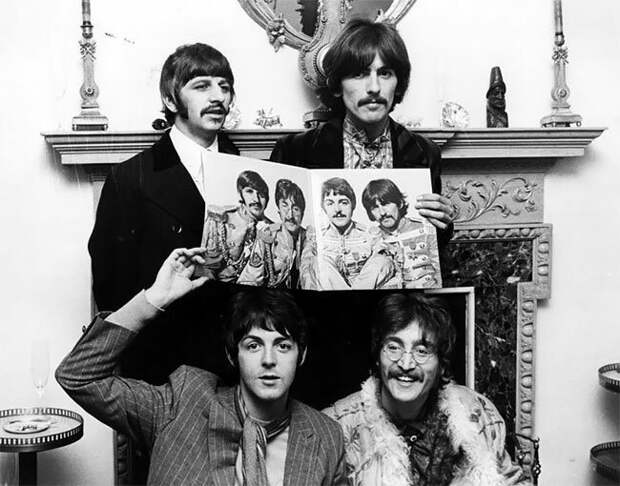 The Beatles в доме своего менеджера Брайана Эпстайна, 1967 год the beatles, архив, группа, звезды, знаменитости, история, музыкант