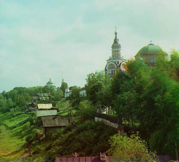 Крупный мужской монастырь в городе Торжке.