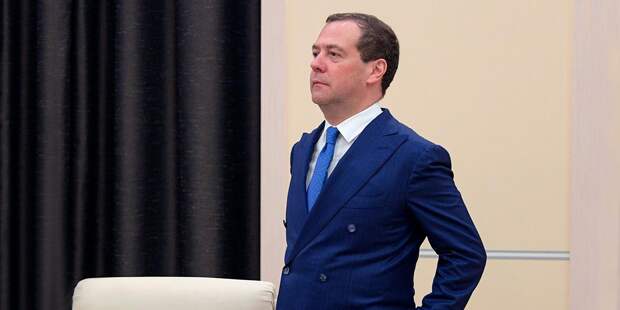 Медведев прямо перед отставкой распорядился потратить 127 млрд рублей