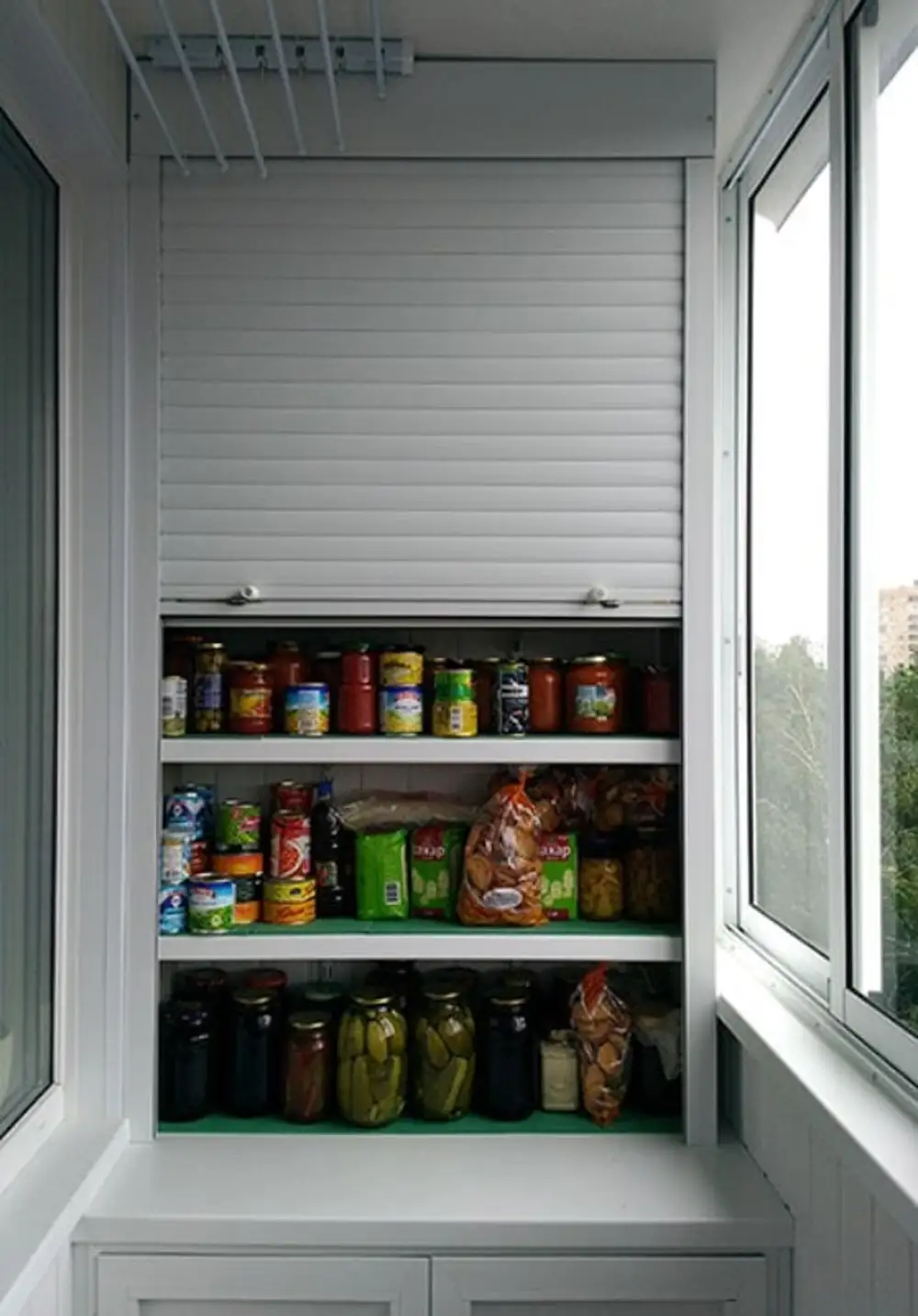 шкаф для хранения консервации на балконе
