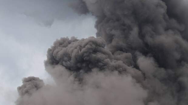 В ОАЭ приостановили работу газоперерабатывающего завода после ракетной атаки