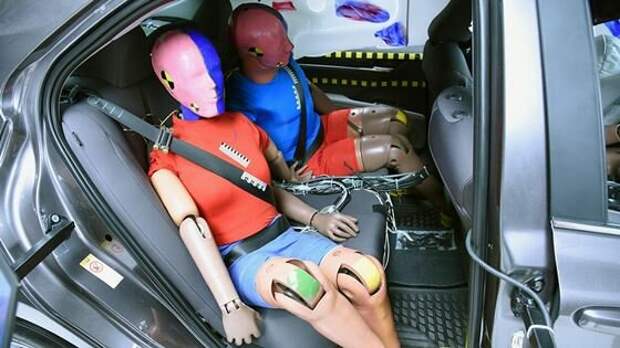 Тест выявил самое опасное место в машине во время ДТП