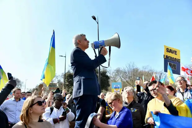 Мэр Лондона отказался принимать украинских беженцев у себя дома