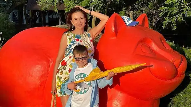 «Улетали спецрейсом»: Блёданс с сыном спешно вернулись в Россию с Мальдив