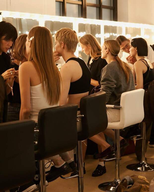 Модели агентства на бэкстейдже перед показом TSUM Fashion Show
