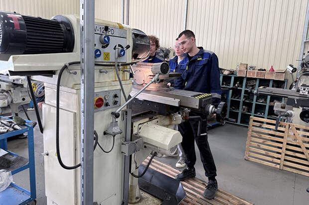 Андрей Травников поручил создать рейтинг работодателей по привлечению молодежи