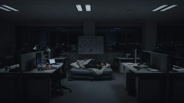 В Роскачестве разъяснили, разрешено ли сотруднику ночевать на работе