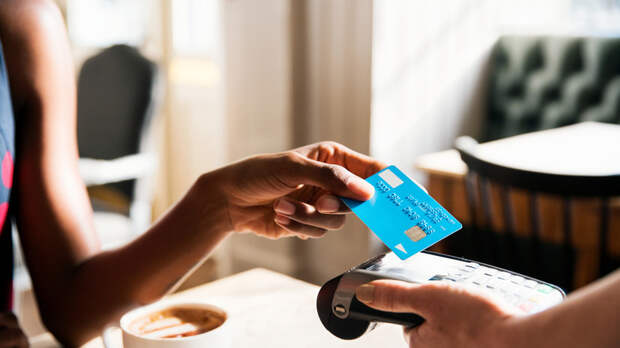 «Ъ»: банки в России заблокировали миллионы карт и счетов физлиц с начала года