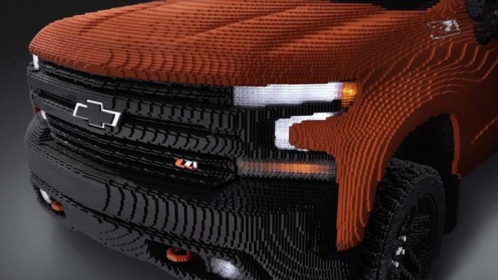 Полноразмерный пикап Chevrolet Silverado из деталей Lego