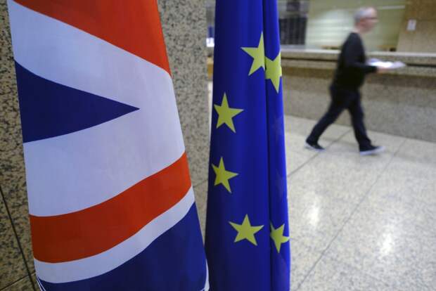 Великобритания ввела санкции против российских банков и СПГ