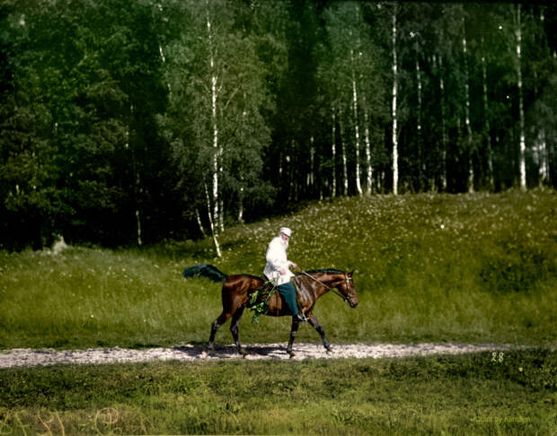 Leo-Tolstoy-1908-color.jpg
