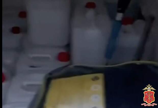 Инспекторы нашли свыше 400 литров немаркированного алкоголя в Колпино