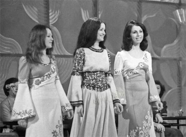Аурика, София и Лидия Ротару во время выступления на концерте 8 октября 1978 года. Аурика, София и Лидия Ротару во время выступления на концерте 8 октября 1978 года.