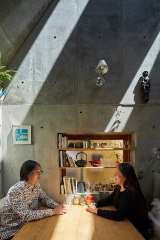 Минимализм и комфорт – приоритетные критерии в планировании внутреннего пространства дома семейной пары Hosaka («Love2House», Токио). | Фото: domain.com.au/ © Koji Fujii Nacasa & Partners Inc.