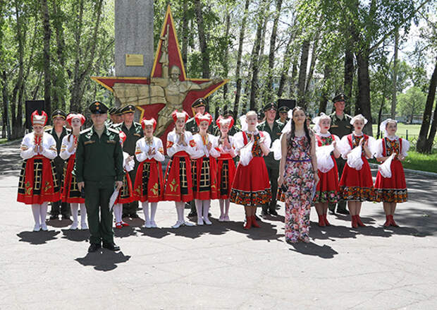 В Белогорском гарнизоне Амурского общевойскового объединения ВВО состоялся праздничный концерт, посвященный Дню России