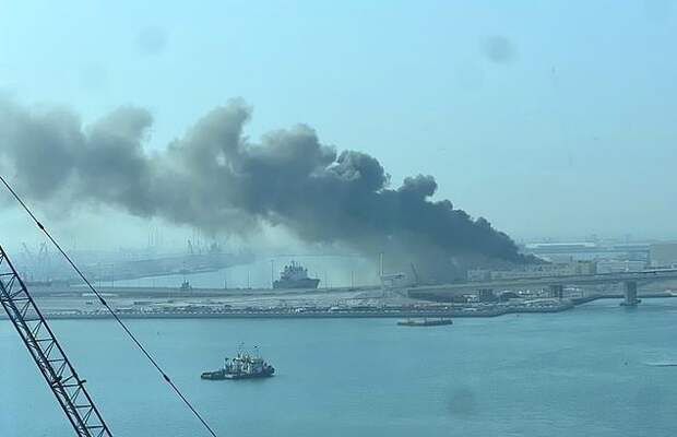 С перископной глубины Ормузского пролива.