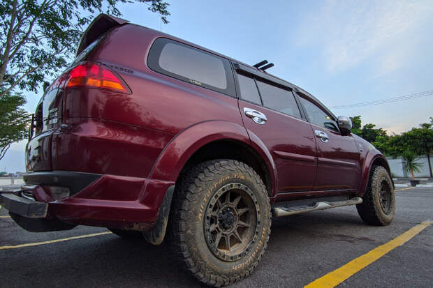 Парень жестоко отомстил незнакомцу за парковку на два места