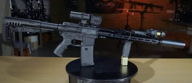 Тактический карабин AR 15 промежуточных калибров 300 и 223 AAC Blackout