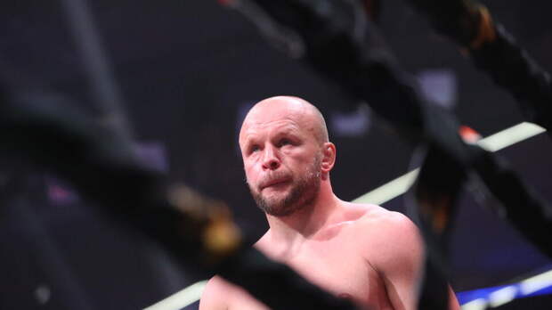 Шлеменко нокаутировал бывшего бойца UFC Миллендера на турнире в Омске