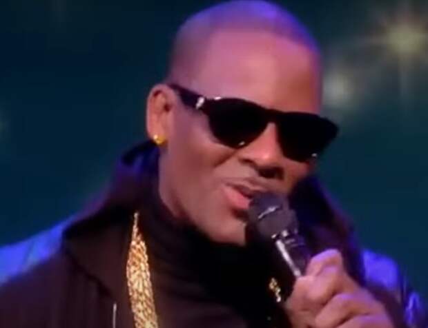 Аром певец. R Kelly молодой. Нидерландский певец угрожающий жест.