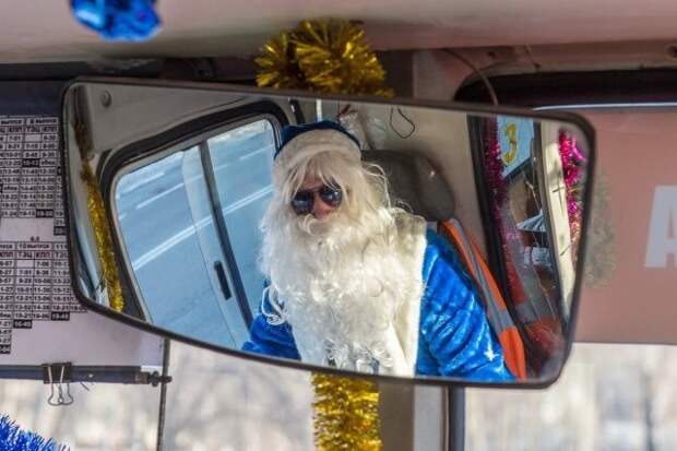 Крутой Мороз-водитель из Благовещенска новогоднее настроение, новый год, транспорт, украшения