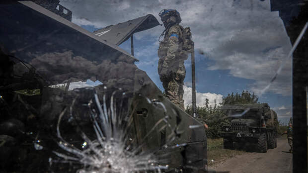 Боевик ВСУ также рассказал, как ему удалось сбежать от командования во время попытки прорыва в Курскую область. Фото: Reuters / Viacheslav Ratynskyi; Минобороны РФ; 5-tv.