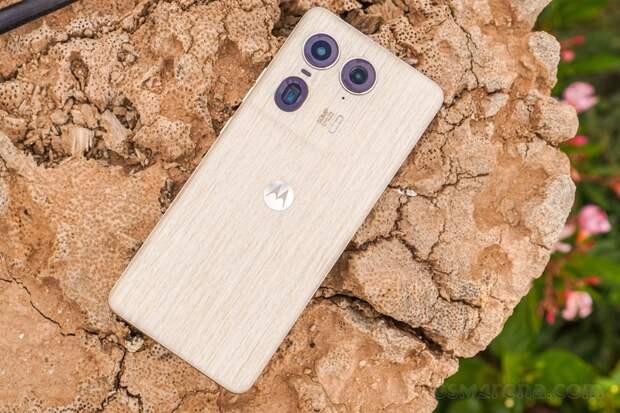 Motorola представила новый флагман Edge 50 Ultra с деревянной крышкой