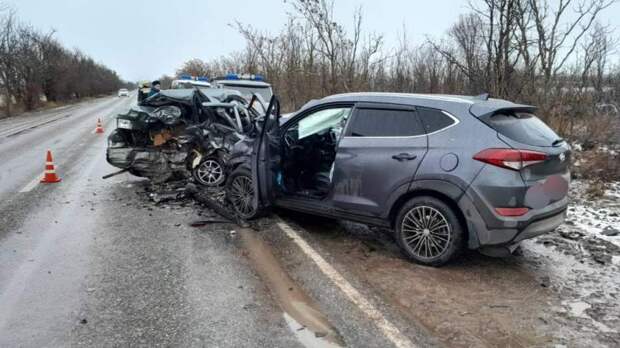 В Ставропольском крае три человека погибли при столкновении двух автомобилей