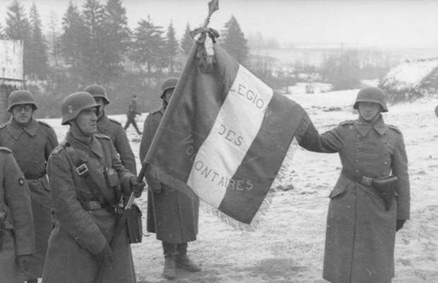 Французское знамя волонтёров из «Легиона борьбы с большевизмом» , ноябрь 1941 г.