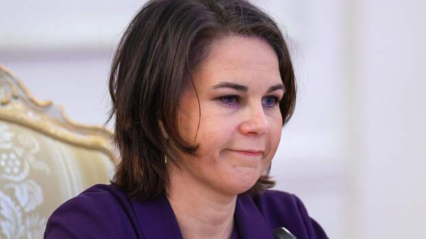 "Сослана чертовка": в МИД Германии разгорелся скандал из-за стихов о Бербок