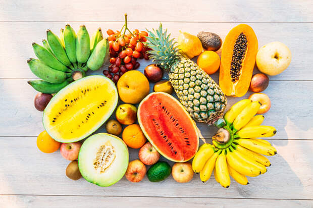 Как правильно есть фрукты и ягоды во время диеты: советы диетолога