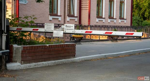 Следует ли придерживаться указаний «дворовых» знаков и предусмотрены ли штрафы за их нарушения