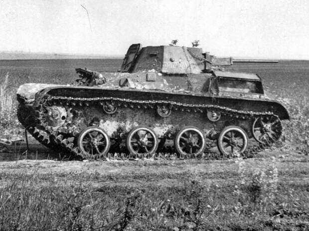 Такими были Т-60 завода №264 зимы-весны 1942 года. Угловатый воздухоприток механика-водителя и ленивец без обрезинки являются признаками, которые быстро позволяют определить производителя - Танк со сталинградских окраин | Военно-исторический портал Warspot.ru