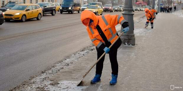Обледенелую дорожку на Воротынской улице привели в порядок — управа