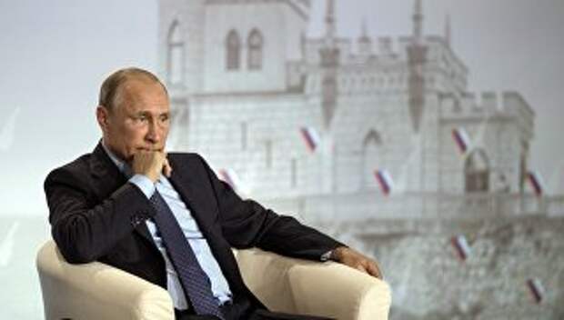 Президент РФ Владимир Путин на пленарном заседании регионального Форума действий Общероссийского народного фронта в Ялте. 26 октября 2016 Президент РФ Владимир Путин на пленарном заседании регионального Форума действий Общероссийского народного фронта в Ялте. 26 октября 2016