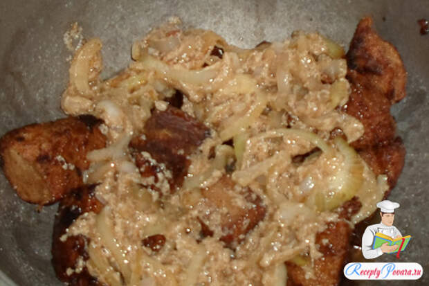 Печень и жареный лук 