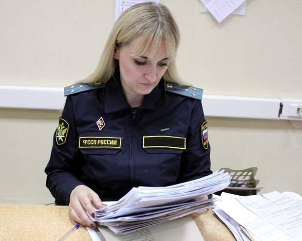 В Смоленске коллектор отсудил почти миллион рублей у экс-работодателя