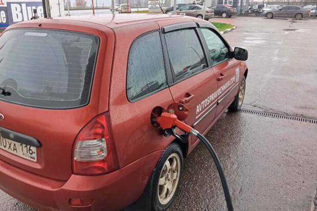 Цены на бензин в России пошли на спад: эксперты объясняют причины и прогнозируют дальнейшее снижение