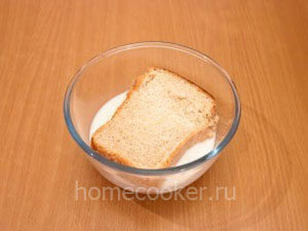 Зразы с яйцом Hleb v moloke 1 300x225 Зразы с яйцом