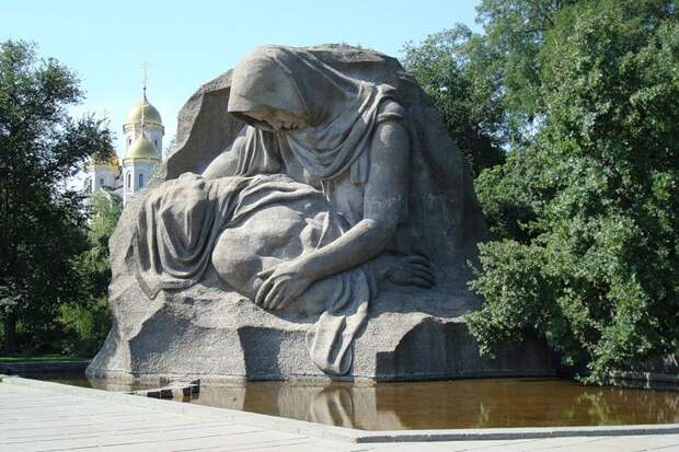 Памятники матерям в России